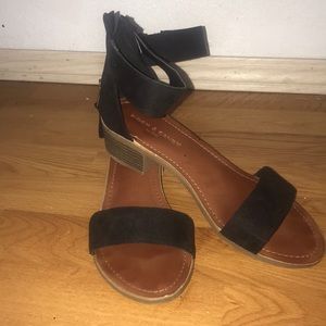 Small heel sandal